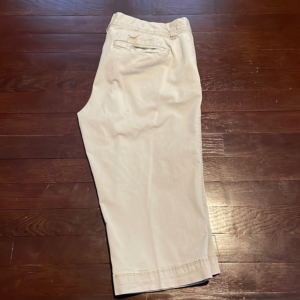 Old Navy Cream Capris